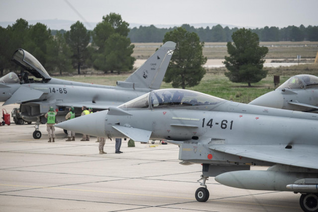 Archivo - Eurofighter del Ala 14 en la puerta principal de la Base Aérea de Albacete, a 28 de noviembre de 2024, en Albacete, Castilla-La Mancha (España).