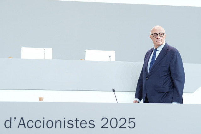 El presidente del Banco Sabadell, Josep Oliu, durante la junta general extraordinaria de accionistas de Banco Sabadell, a 6 de agosto de 2025, en Sabadell, Barcelona, Catalunya (España).