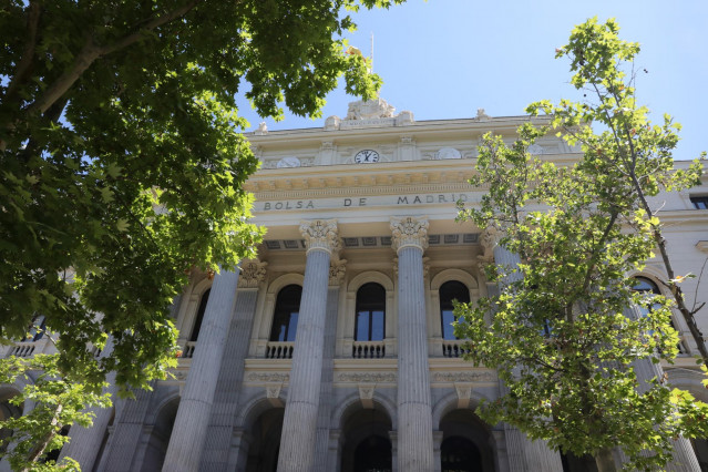 Archivo - Fachada del edificio de la Bolsa de Madrid, a 27 de mayo de 2020.