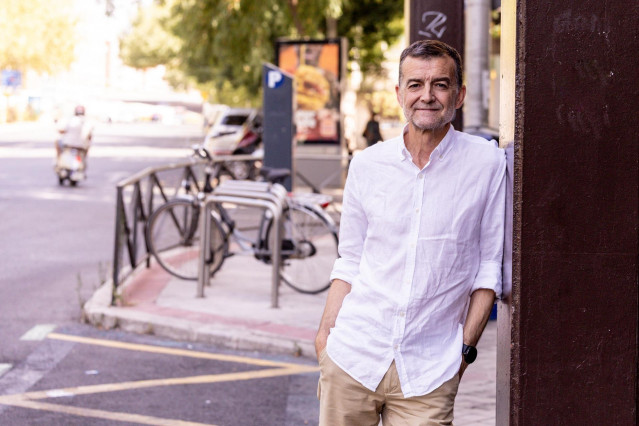 El coordinador federal de IU, Antonio Maíllo, posa para Europa Press, a 7 de agosto de 2025, en Madrid (España).
