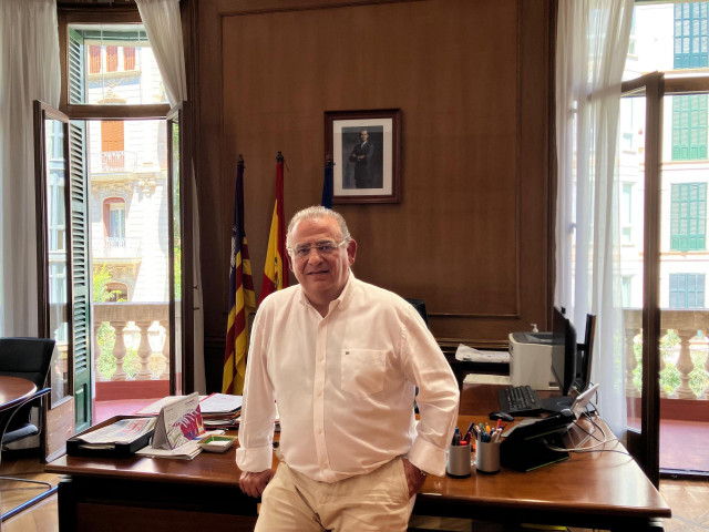 El delegado del Gobierno en Baleares, Alfonso Rodríguez, tras una entrevista con Europa Press en la sede de la Delegación del Gobierno en Baleares, en Palma de Mallorca, España, a 5 de agosto de 2025.