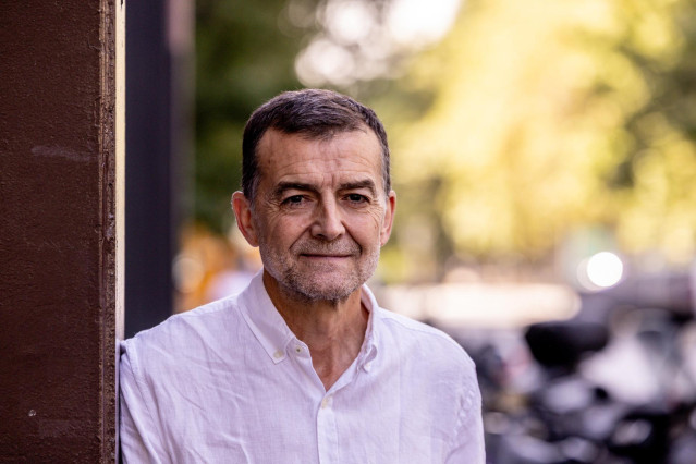 El coordinador federal de IU, Antonio Maíllo, posa para Europa Press, a 7 de agosto de 2025, en Madrid (España).