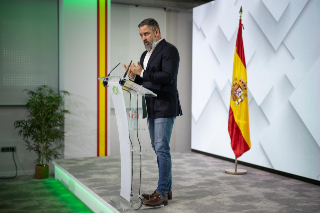 El presidente de VOX, Santiago Abascal, durante una rueda de prensa, en la sede VOX, a 14 de julio de 2025, en Madrid (España). Durante la rueda de prensa, Abascal, ha informado sobre los altercados de las últimas noches en Torre-Pacheco (Murcia) que se h