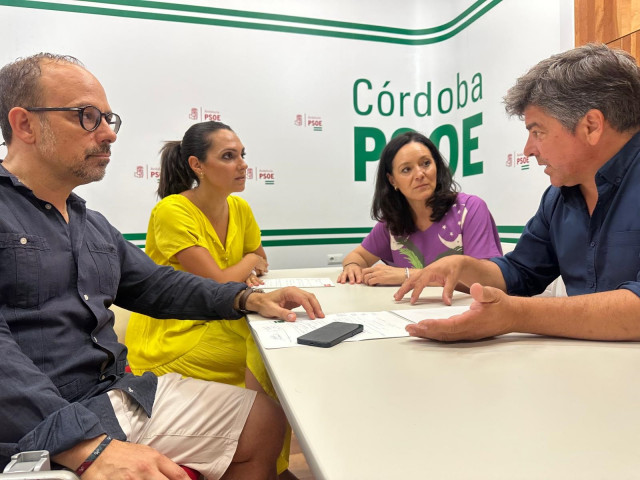 La secretaria general del PSOE de Córdoba, Rafi Crespín, este domingo en el encuentro que ha tenido con integrantes de la dirección provincial socialista.