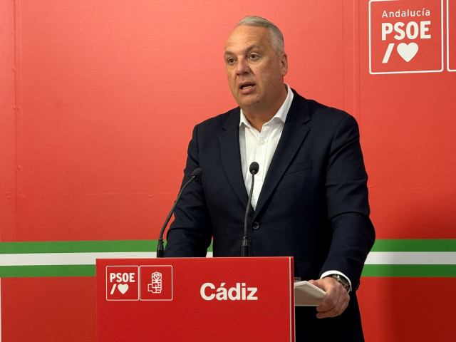 Archivo - El secretario general del PSOE de Cádiz, Juan Carlos Ruiz Boix, en rueda de prensa. Archivo.