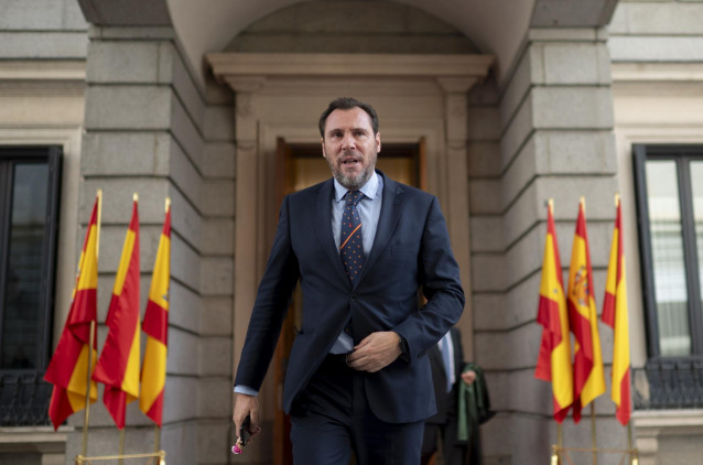 Archivo - El ministro de Transportes y Movilidad Sostenible, Óscar Puente, tras el acto institucional por el Día de la Constitución, en el Congreso de los Diputados, a 6 de diciembre de 2024, en Madrid (España).