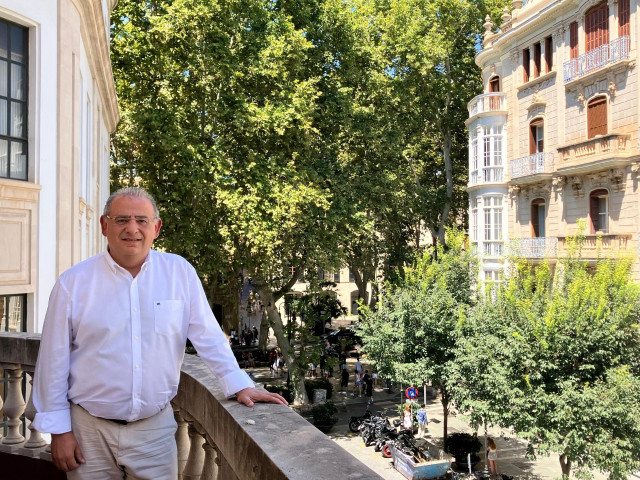 El delegado del Gobierno en Baleares, Alfonso Rodríguez, tras una entrevista con Europa Press en la sede de la Delegación del Gobierno en Baleares, en Palma de Mallorca, España, a 5 de agosto de 2025.