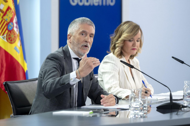 Archivo - El ministro de Interior, Fernando Grande-Marlaska y la ministra Portavoz, Pilar Alegría, durante una rueda de prensa posterior a la reunión del Consejo de Ministros, en el Palacio de La Moncloa, a 8 de julio de 2025, en Madrid (España). El Conse