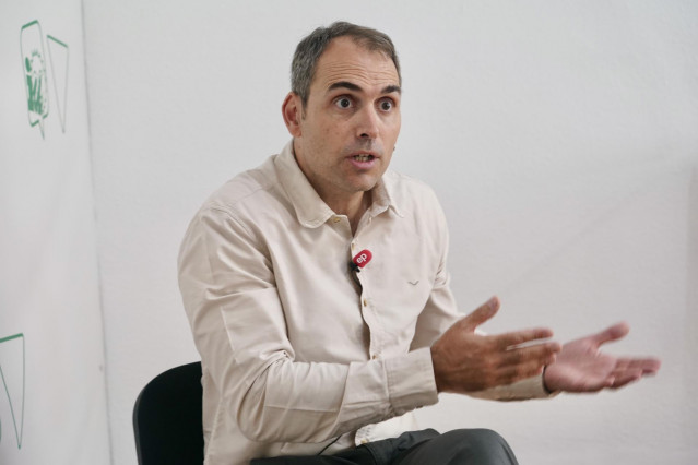El coordinador de IU Andalucía y diputado de Sumar en el Congreso, Toni Valero, durante su entrevista con Europa Press.