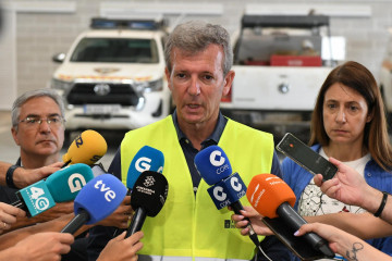 Rueda atiende a los medios.