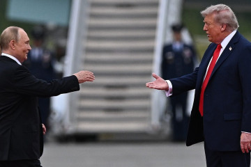 EuropaPress 6902916 handout 15 august 2025 us alaska us president donald trump greets russias