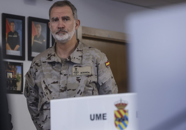 Archivo - El Rey Felipe VI visita la Base Militar 'Jaime I', a 12 de noviembre de 2024, en Bétera, Valencia, Comunidad Valenciana (España).