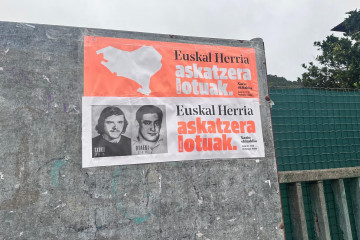 Carteles llamando al acto conmemorativo a Txiki y Otaegi en Pamplona para el 27 de septiembre