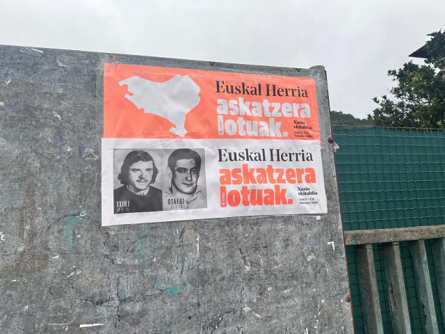 Carteles llamando al acto conmemorativo a Txiki y Otaegi en Pamplona para el 27 de septiembre