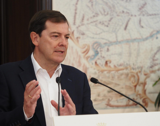 Comparecencia del presidente de la Junta, Alfonso Fernández Mañueco, tras la reunión con consejeros para abordar la situación de los incendios.