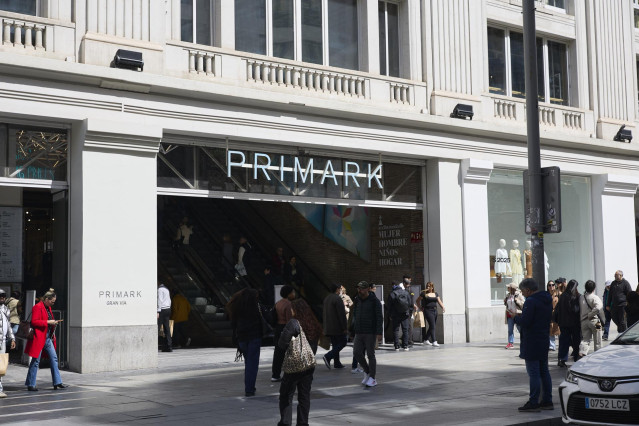 Archivo - Fachada de una tienda de Primark
