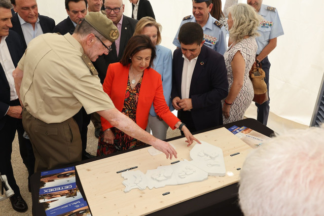 Archivo - La ministra de Defensa, Margarita Robles, en una visita a Jaén para conocer la marcha de Cetedex.