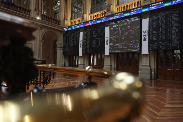 Archivo - Paneles del Palacio de la Bolsa, a 19 de julio de 2022, en Madrid (España).