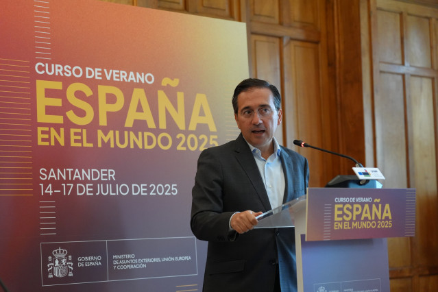 Archivo - El ministro de Asuntos Exteriores, Unión Europea y Cooperación, José Manuel Albares, inaugura la tercera edición del seminario España en el mundo, en el Palacio de la Magdalena, a 13 de julio de 2025, en Santander, Cantabria (España).