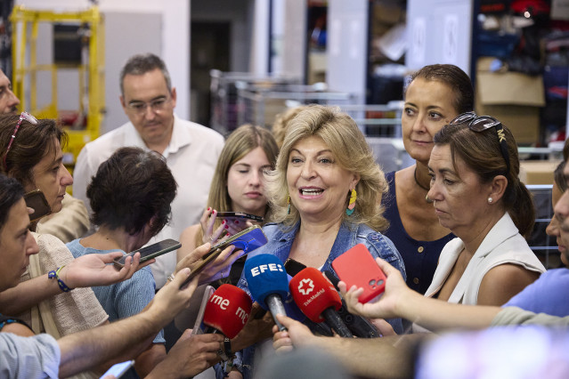La delegada de Economía, Innovación y Hacienda, Engracia Hidalgo, ofrece declaraciones a la prensa, tras la visita a la Oficina de Objetos Perdidos del Ayuntamiento, a 20 de agosto de 2025, en Madrid (España).