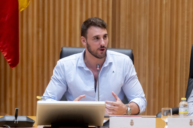 Archivo - El secretario de políticas LGTBI del PSOE y diputado por Madrid, Víctor Gutiérrez