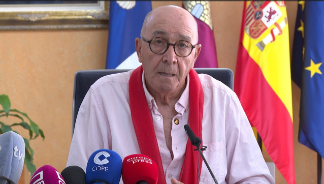 El alcalde de Noblejas, Agustín Jiménez, en rla ueda de prensa que ofreció el pasado martes.