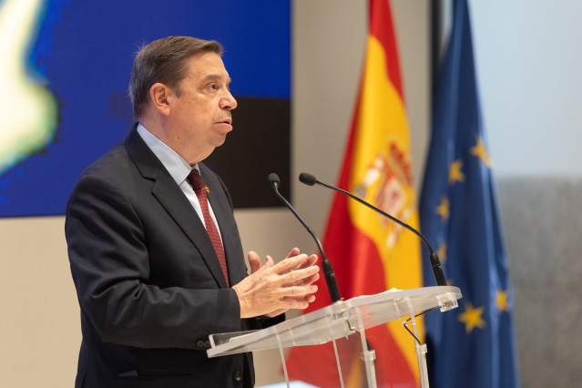 Archivo - El ministro de Agricultura, Pesca y Alimentación, Luis Planas,