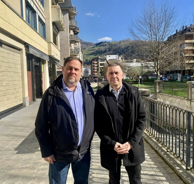 Archivo - El líder de ERC, Oriol Junqueras, y el coordinador general de EH Bildu, Oriol Junqueras