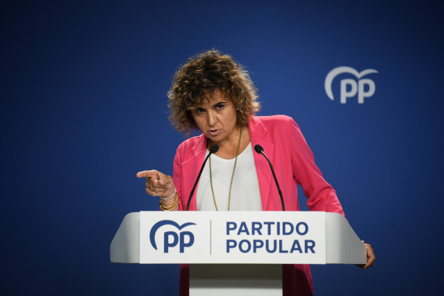 Archivo - La portavoz del PP en el Parlamento Europeo, Dolors Montserrat, ofrece una rueda de prensa, en la sede del PP, a 5 de agosto de 2024, en Madrid (España).