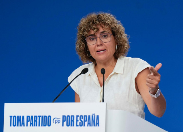 Dolors Montserrat, secretaria general del PP europeo, en una rueda de prensa en la sede de Génova