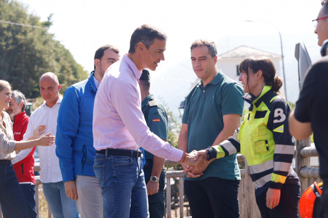 El presidente del Gobierno, Pedro Sánchez, acompañado por el ministro de Interior, Fernando Grande Marlaska, el presidente del Principado de Asturias, Adrián Barbón y la directora general de Protección Civil y emergencias, Virginia Barcones