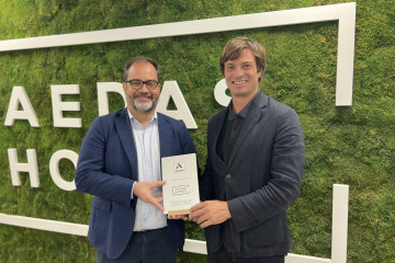 Diego Demaría, director de sostenibilidad de Aedas Homes, y Pablo Martínez, director de Prescipción de Cortizo.