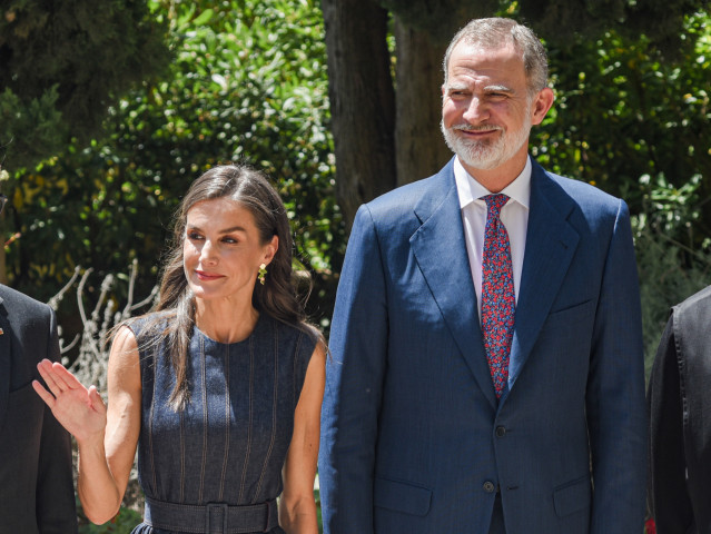 Archivo - Los Reyes Felipe VI y Letizia durante la celebración del acto central del Milenario de la fundación del Monasterio de Montserrat, en la Abadía de Montserrat