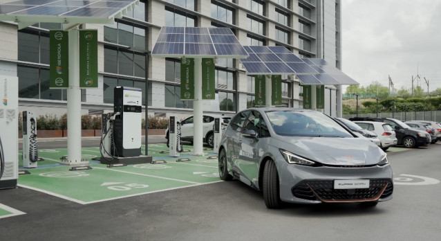 Alimerka e Iberdrola se alían para instalar 238 puntos de recarga para vehículos eléctricos en supermercados.