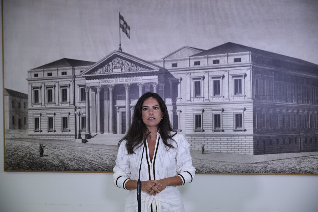 La portavoz de VOX en el Congreso, Pepa Millán, ofrece declaraciones a los medios tras la reunión de la Diputación Permanente, en el Congreso de los Diputados, a 26 de agosto de 2025, en Madrid (España).