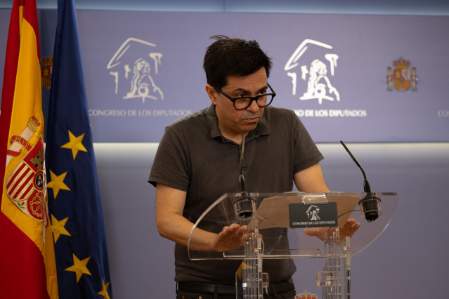 Archivo - El secretario cuarto de la Mesa del Congreso y diputado de Podemos, Gerardo Pisarello, durante una rueda de prensa, en el Congreso de los Diputados, a 22 de julio de 2025, en Madrid (España).