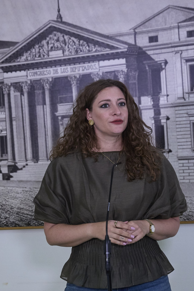 La portavoz del PP en el Congreso, Ester Muñoz, ofrece declaraciones a los medios tras la reunión de la Diputación Permanente, en el Congreso de los Diputados, a 26 de agosto de 2025, en Madrid (España).