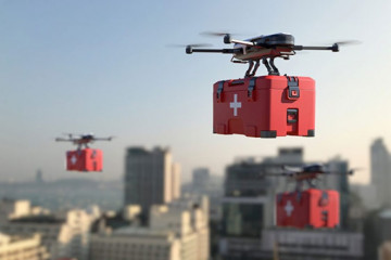 Archivo - Un dron en un espacio aéreo urbano