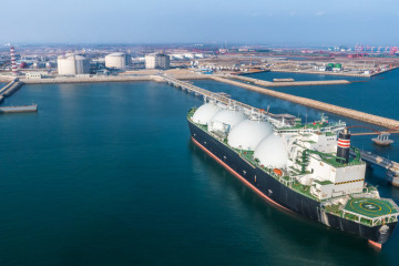 Archivo - Barco metanero.