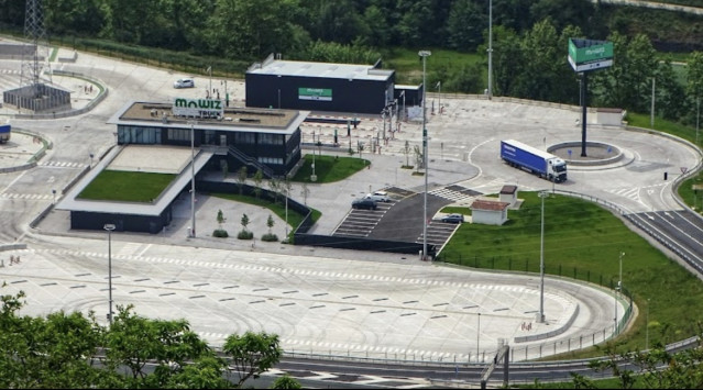 Archivo - El aparcamiento de Astigarraga, de Mowiz Truck,  filial de EYSA.