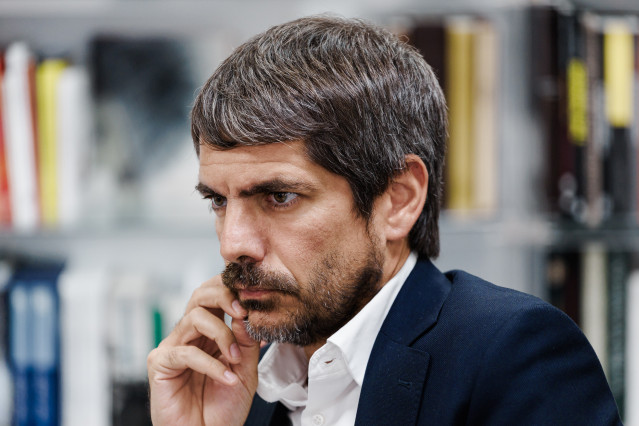 El ministro de Cultura, Ernest Urtasun, durante una entrevista para Europa Press en el Ministerio de Cultura.