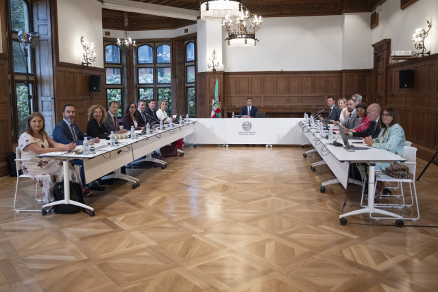 El lehendakari, Imanol Pradales, junto a los consejeros del Gobierno Vasco, preside el primer Consejo del Gobierno vasco tras el periodo vacacional, en el Palacio de Miramar, a 28 de agosto de 2025, en San Sebastián, Guipúzcoa, País Vasco (España). El Gob