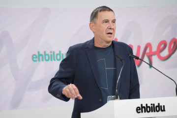 El secretario general de EH Bildu, Arnaldo Otegi, durante una rueda de prensa, en la sede del partido, a 29 de agosto de 2025, en Donostia/San Sebastián, Gipuzkoa