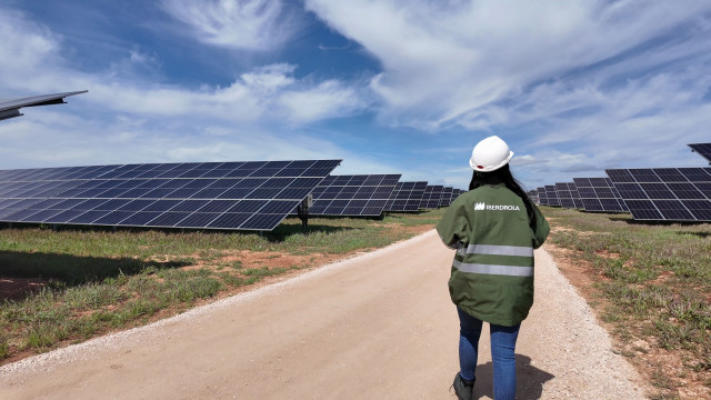 Iberdrola pone en marcha en Ciudad Rodrigo (Salamanca) una planta solar que abastecerá a 155.000 hogares.