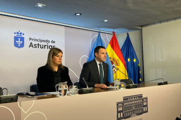 Archivo - Rueda de prensa de la vicepresidenta del Principado, Gimena Llamedo y el consejero de Hacienda, Guillermo Peláez tras el consejo de Gobierno.