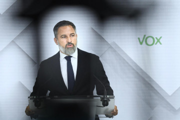 El presidente de Vox, Santiago Abascal comparece ante los medios tras la reunión del comité de Acción Política de Vox en la sede del partido, a 1 de septiembre de 2025, en Madrid (España).