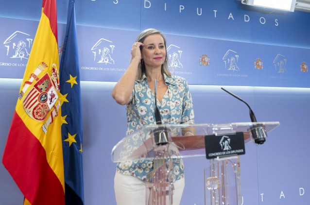 La portavoz de Sumar en el Congreso, Verónica Martínez, durante una rueda de prensa anterior a la Junta de Portavoces,  a 2 de septiembre de 2025, en Madrid (España).