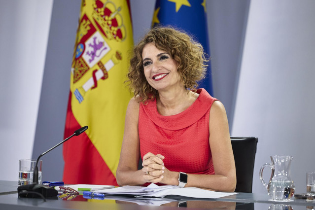La vicepresidenta primera y ministra de Hacienda, María Jesús Montero, durante una rueda de prensa posterior a la reunión del Consejo de Ministros, a 2 de septiembre de 2025, en Madrid (España). El presidente del Gobierno, ha anunciado que el Consejo de M