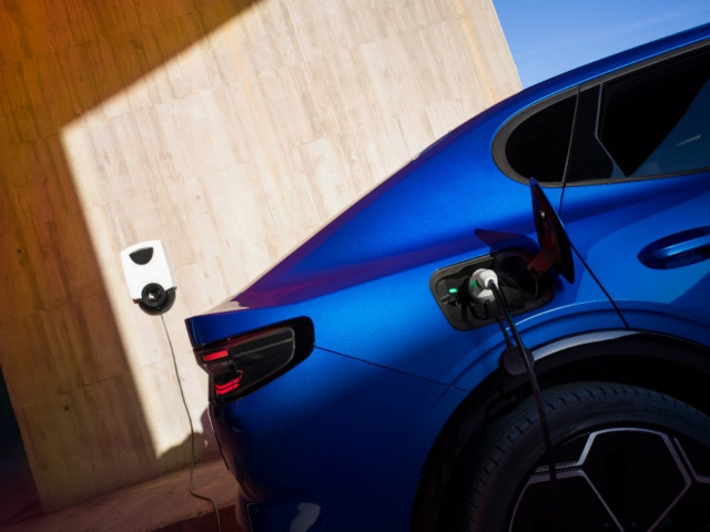 Ford se alía con Electroverse (Octopus Energy) para facilitar el acceso a la red de recarga pública