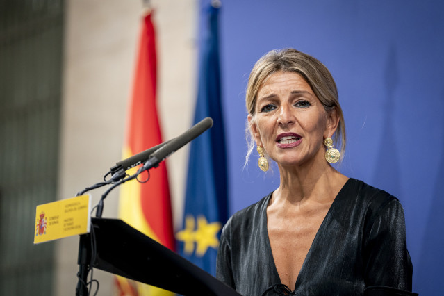 La vicepresidenta segunda del Gobierno y ministra de Trabajo y Economía Social, Yolanda Díaz, ofrece declaraciones a la prensa en la sede del Ministerio de Trabajo, a 3 de septiembre de 2025, en Madrid (España).